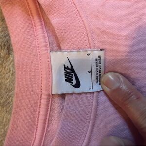 Nike Soft Pink Crewneck sweatshirt in great condition!